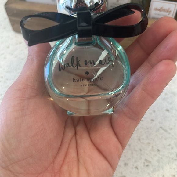 Walk on air, Kate Spade Perfume. 1.0 oz - Picture 3 of 3